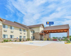 Гостиница Comfort Inn & Suites Riverview near Davenport and I-80  Ле Клэр